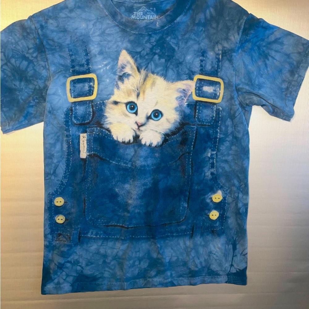 The Mountain Tie Dye Denim look kitten in a pouch Cat shirt size Small